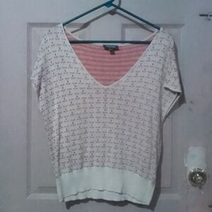 Women's V-Neck Patterned Top